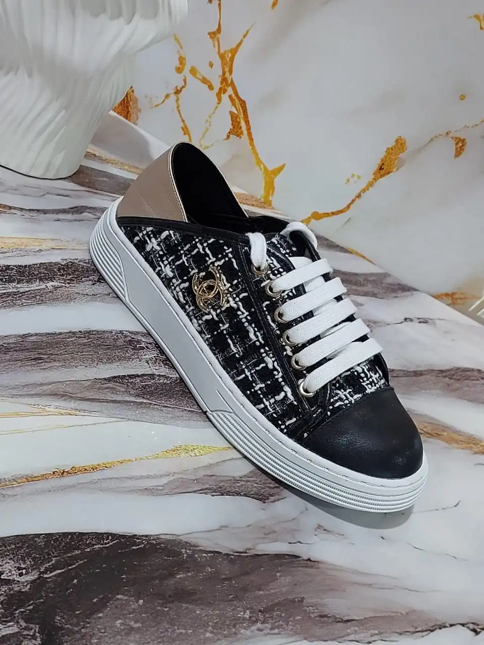 CHANEL SNEAKERS