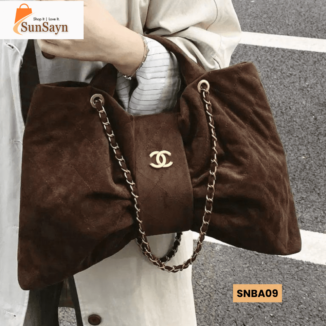 CHANEL ladies bag 45*29*3cm | Luxury ladies bag for Women in Dubai UAE - Image 2