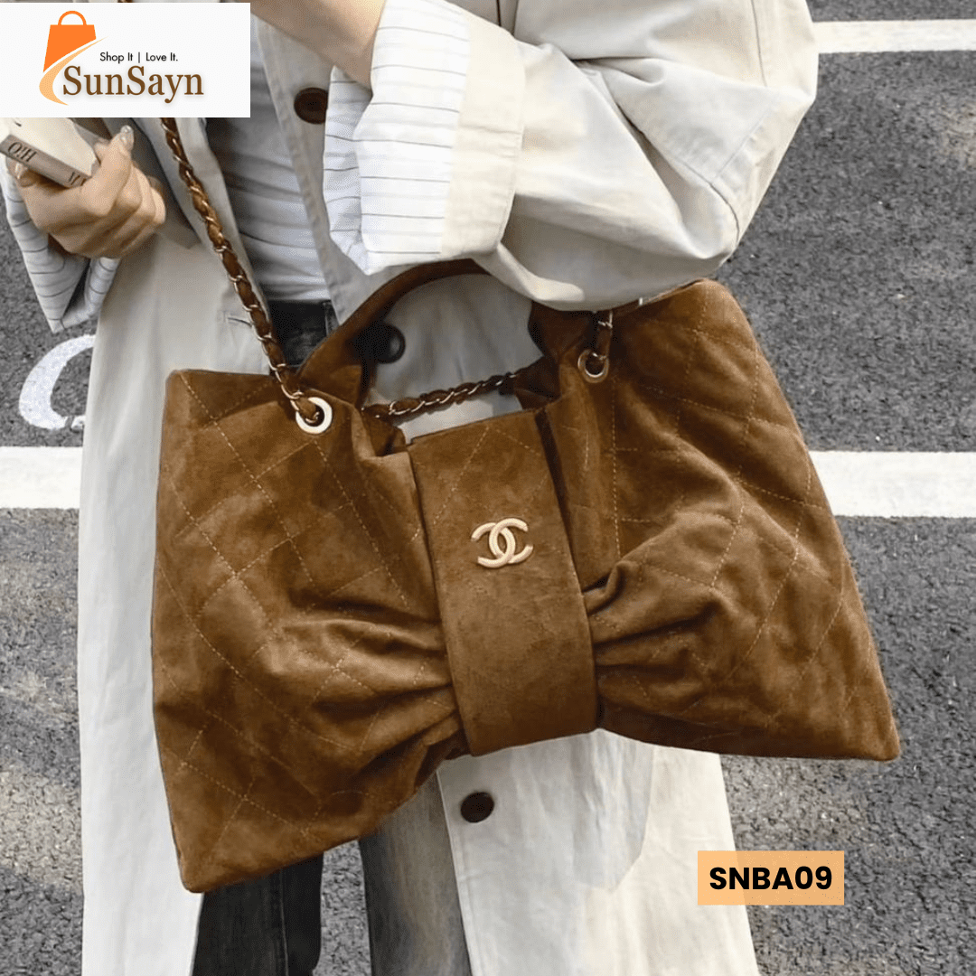 CHANEL ladies bag 45*29*3cm | Luxury ladies bag for Women in Dubai UAE - Image 3